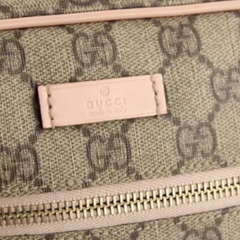 GUCCI GG Supreme Pink Coated Canvas Crossbody - Picture 4 of 8